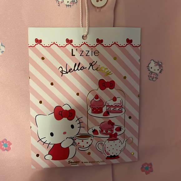 Sanrio Hello Kitty blouse - Picture 6 of 6